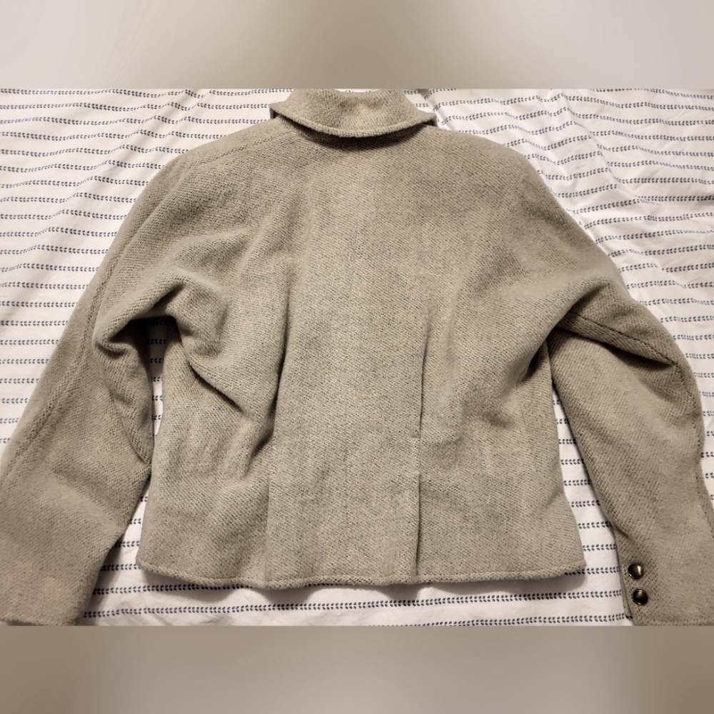 Ungaro Stylish Gray Double-Breasted Jacket - Picture 4 of 5